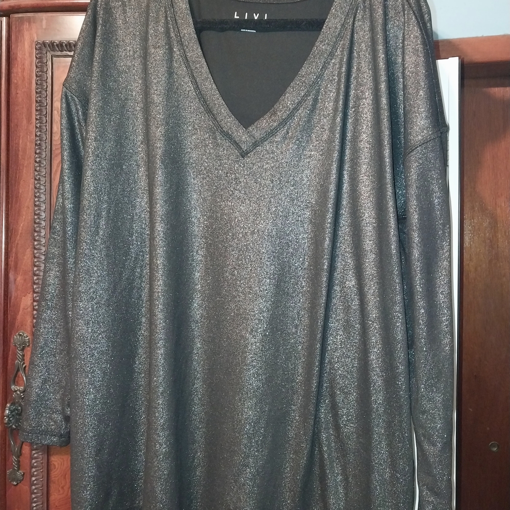 Livi Active Shiny Charcoal V-Neck Long Sleeve Top